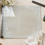 Vinaigre et bicarbonate pour enlever le calcaire sur les parois de douche